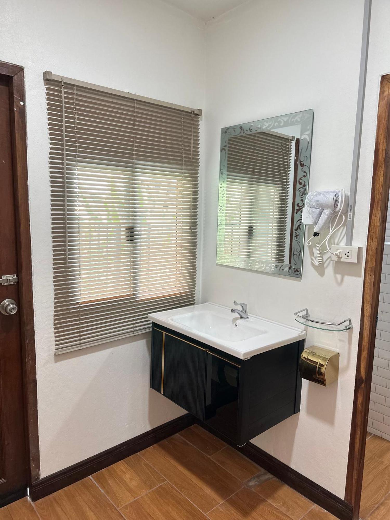 Service Apartment ห้อง102 ใจกลางเมืองใกล้แหล่งท่องเที่ยว Lampang Kültér fotó